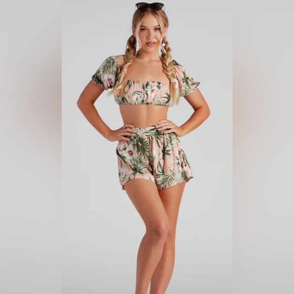 Windsor NWT 2 pc. On Vacay Tropical Puff Sleeve Crop Top & Shorts Set Size Small - Picture 4 of 4